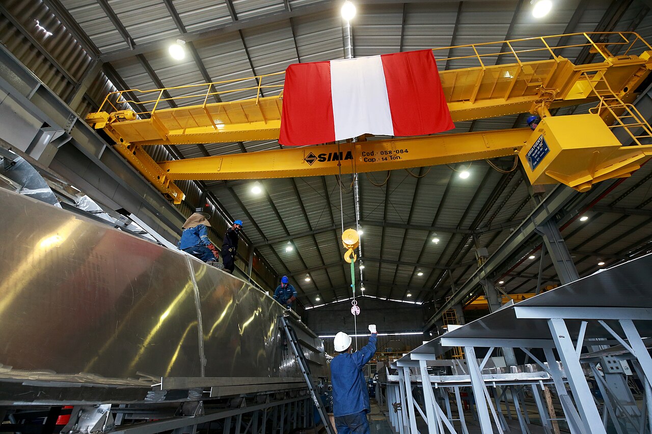 El destructor ARA Almirante Brown navega hacia Perú para el ejercicio antisubmarino SIFOREX
