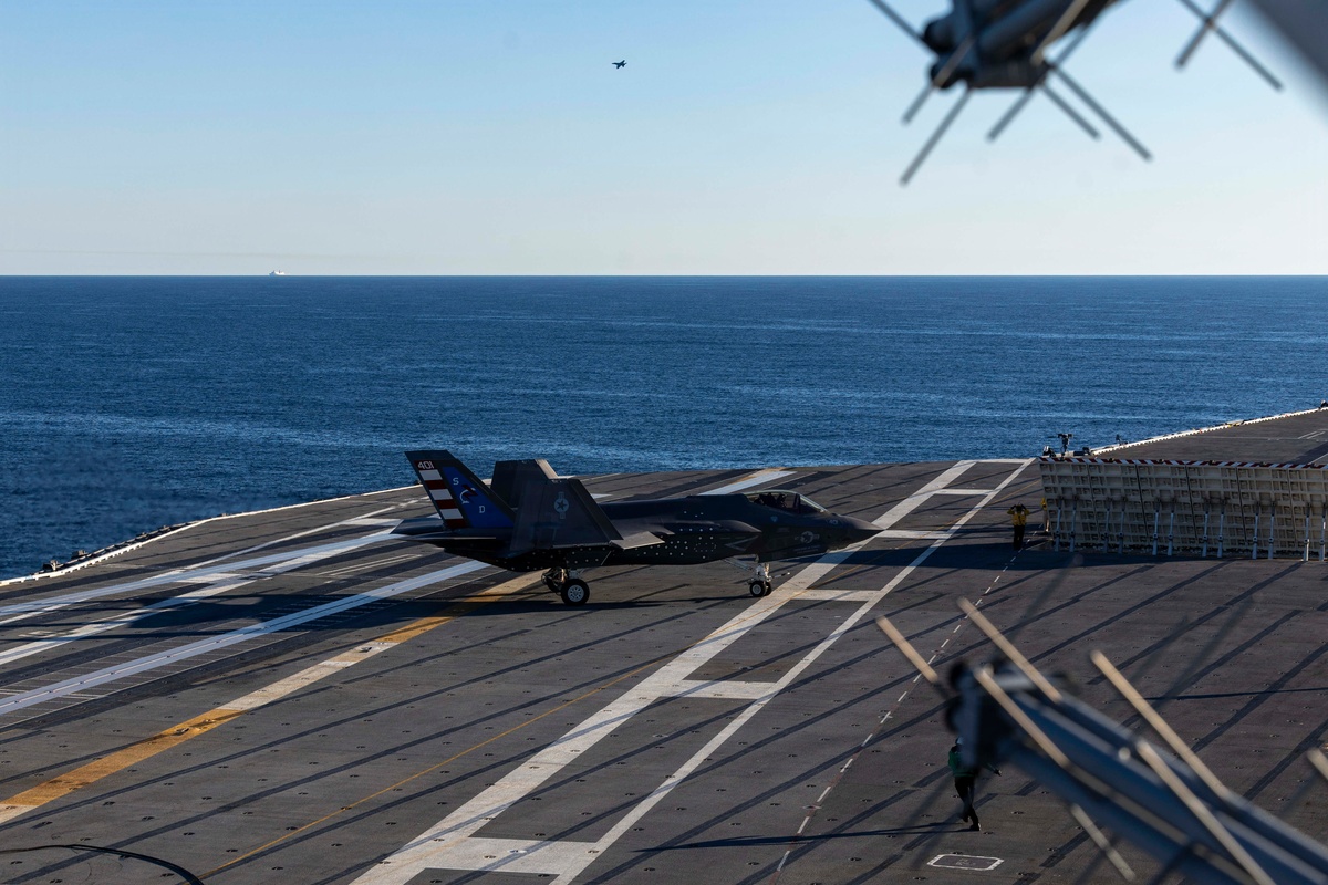 El F-35C aterrizó por primera vez en un portaaviones de clase Ford