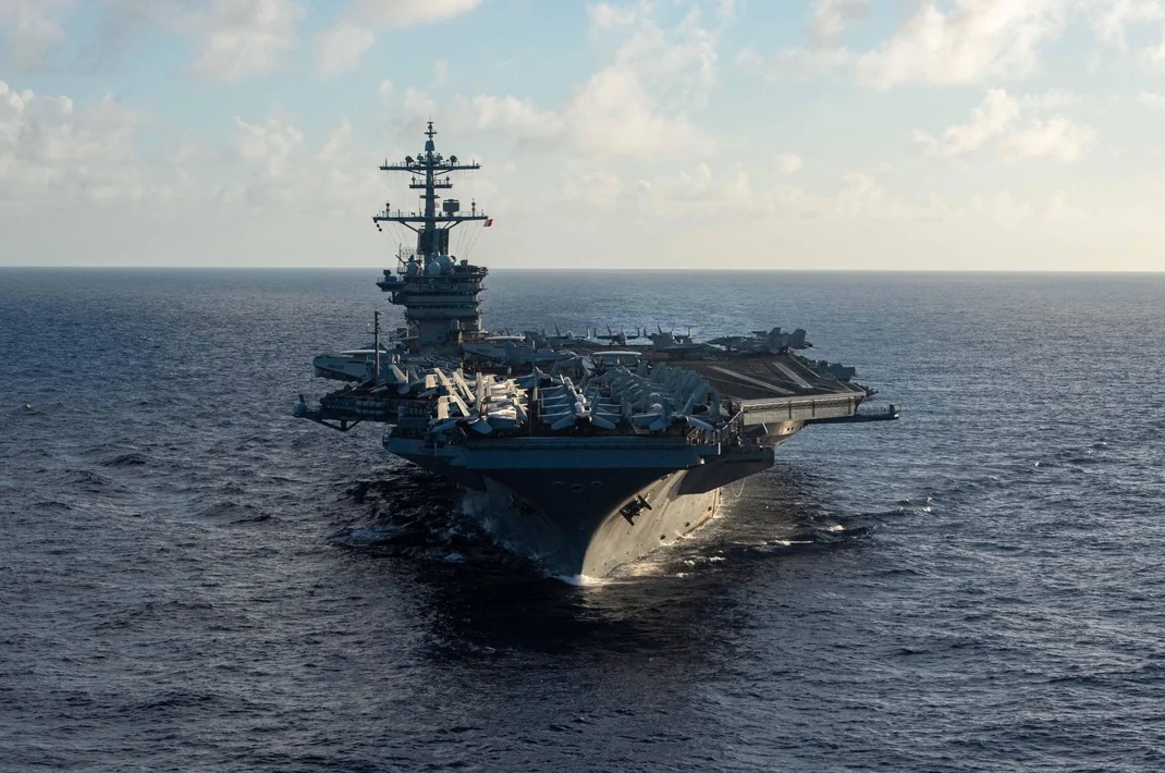 El USS Theodore Roosevelt zarpa hacia Medio Oriente y se convierte en el quinto portaaviones en sumarse al conflicto con Irán
