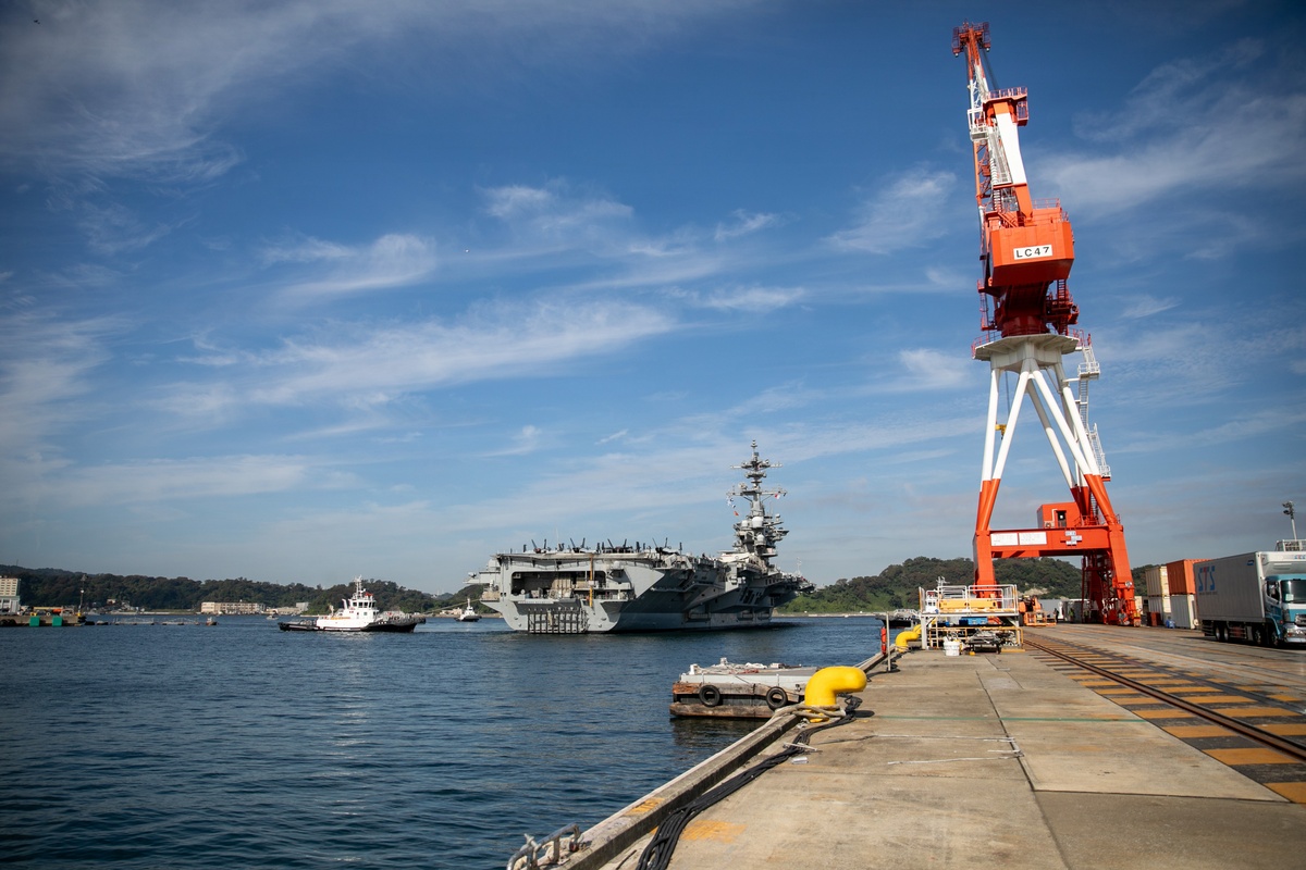 El USS Theodore Roosevelt llega a Japón para el ejercicio Keen Sword 27