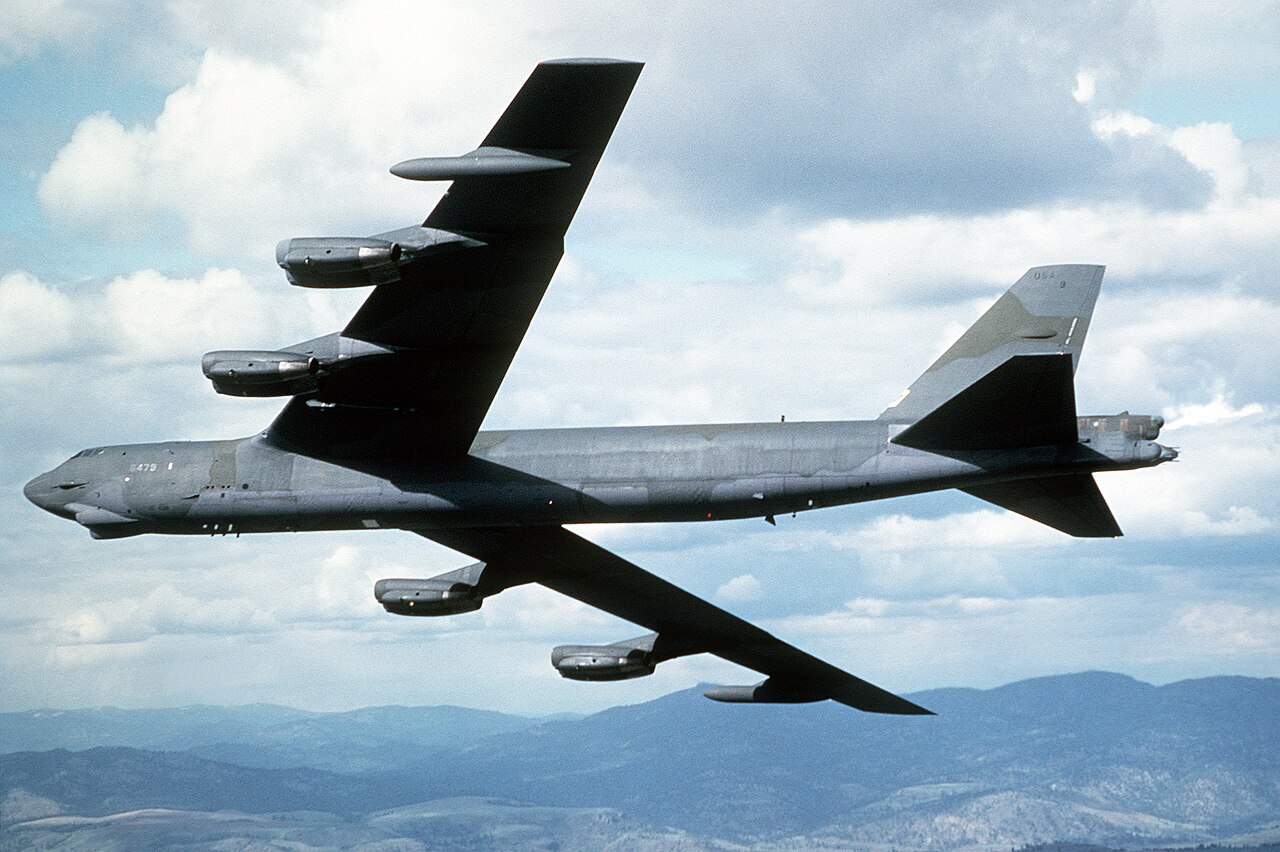 EE.UU. amplía la base de Morón para operar bombarderos B-52