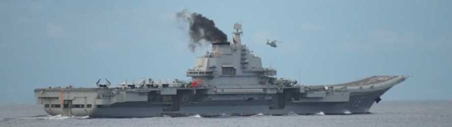 El portaaviones chino Liaoning maniobra en el Mar de Filipinas al sur de Japón