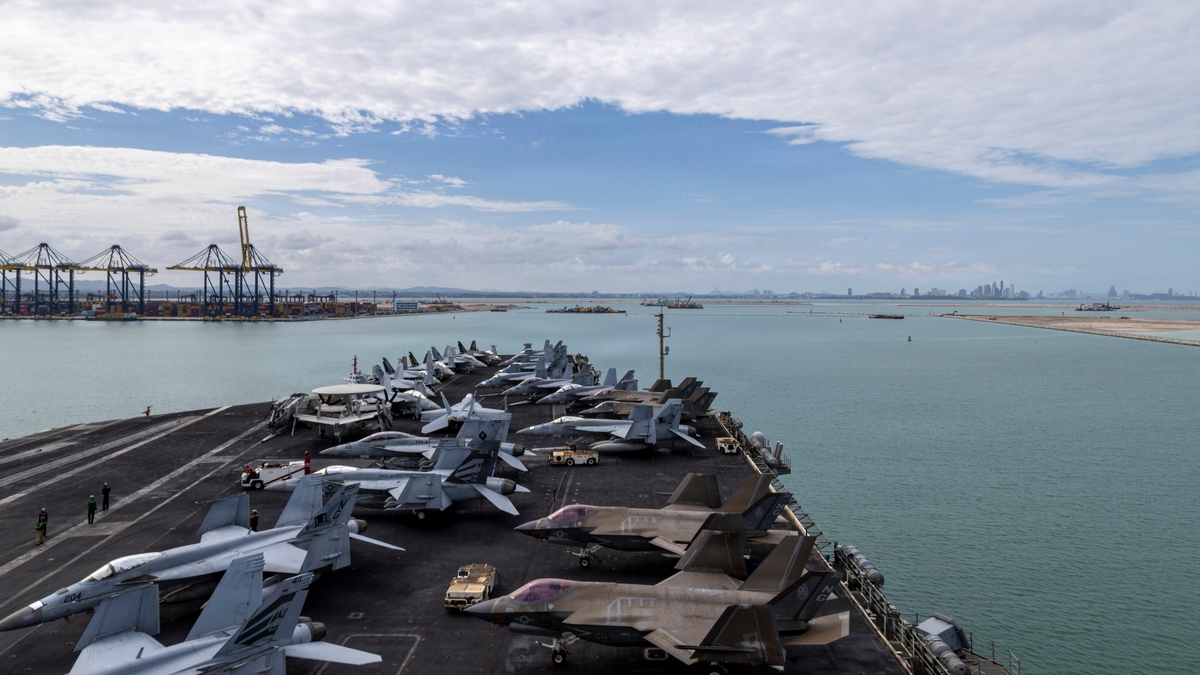 El portaaviones nuclear USS Abraham Lincoln llega a Tailandia tras casi diez meses de despliegue