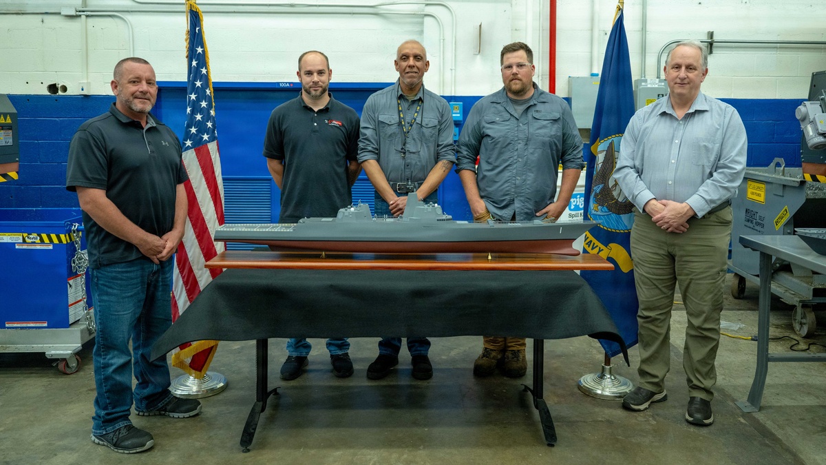 El acorazado nuclear USS Defiant cuesta 23.400 millones de dólares y los expertos chinos debaten si los drones lo vuelven obsoleto