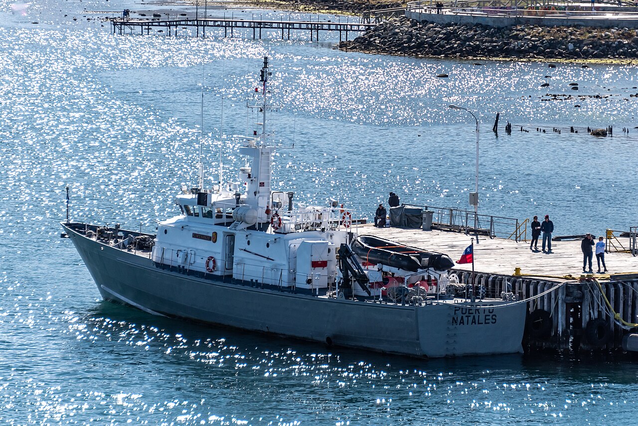 La Armada de Chile desplegó un buque en el Estrecho de Magallanes para reforzar la vigilancia austral
