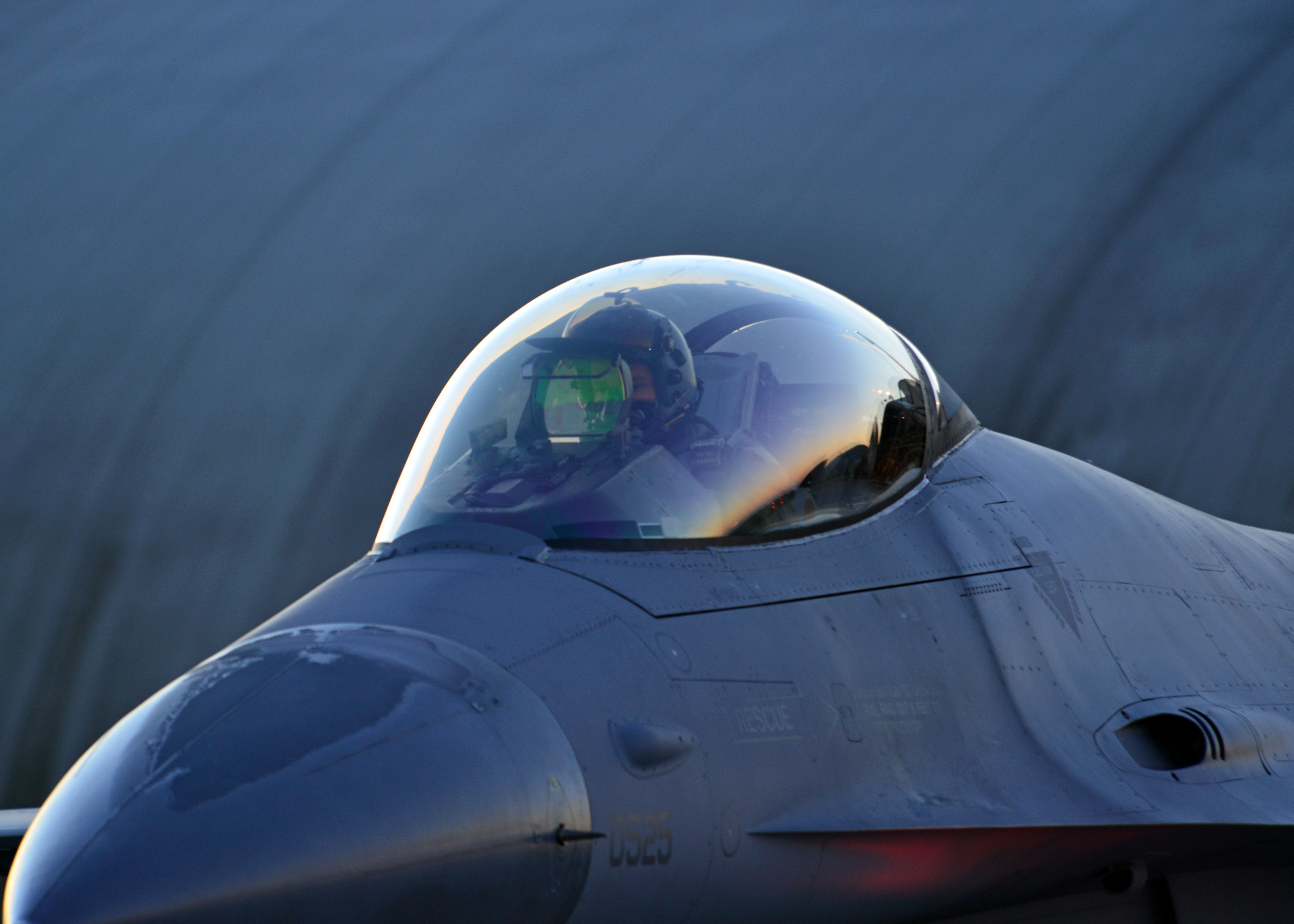 Ucrania llega al quinto invierno de guerra con sus F-16 sin misiles y su principal fabricante de obuses al borde del cierre
