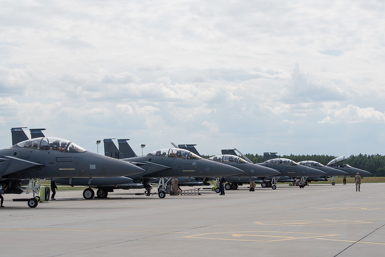 EE.UU. y Rusia exponen sus aviones de combate en el mismo show aéreo en Egipto