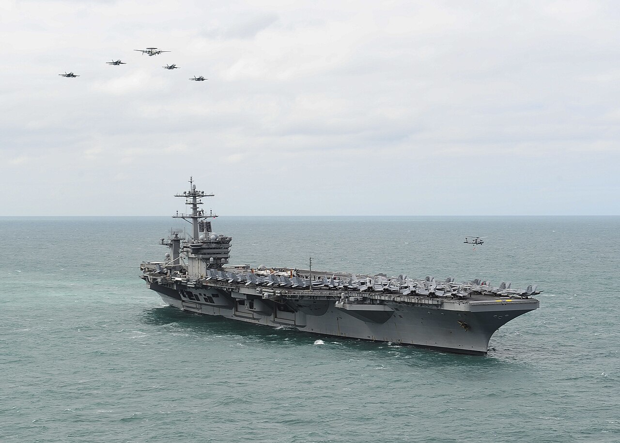 El USS Theodore Roosevelt zarpa hacia Medio Oriente y se convierte en el quinto portaaviones en sumarse al conflicto con Irán