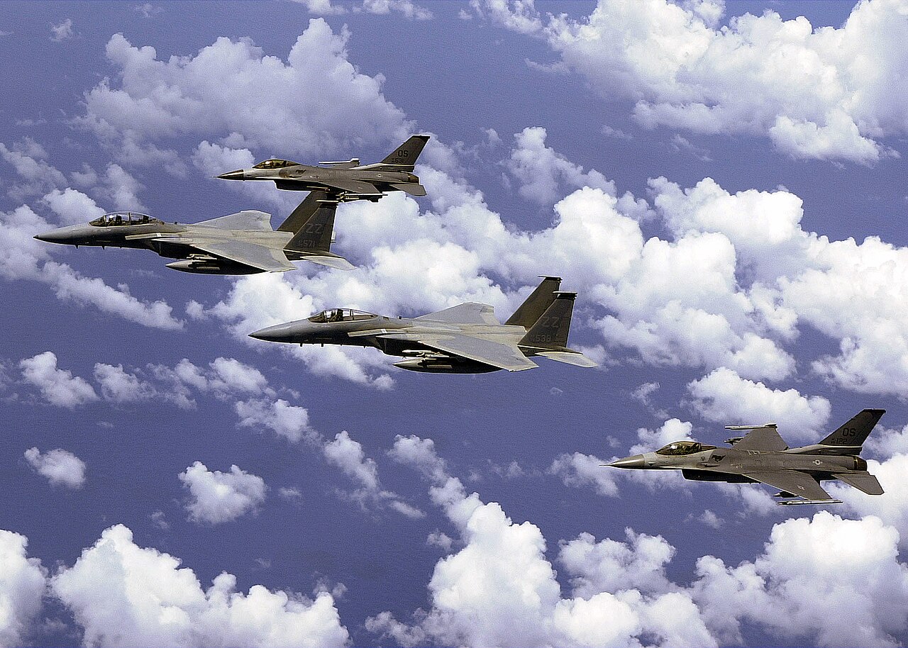 Los F-16 de la Guardia Nacional aguantaron en Japón, pero el margen se achica