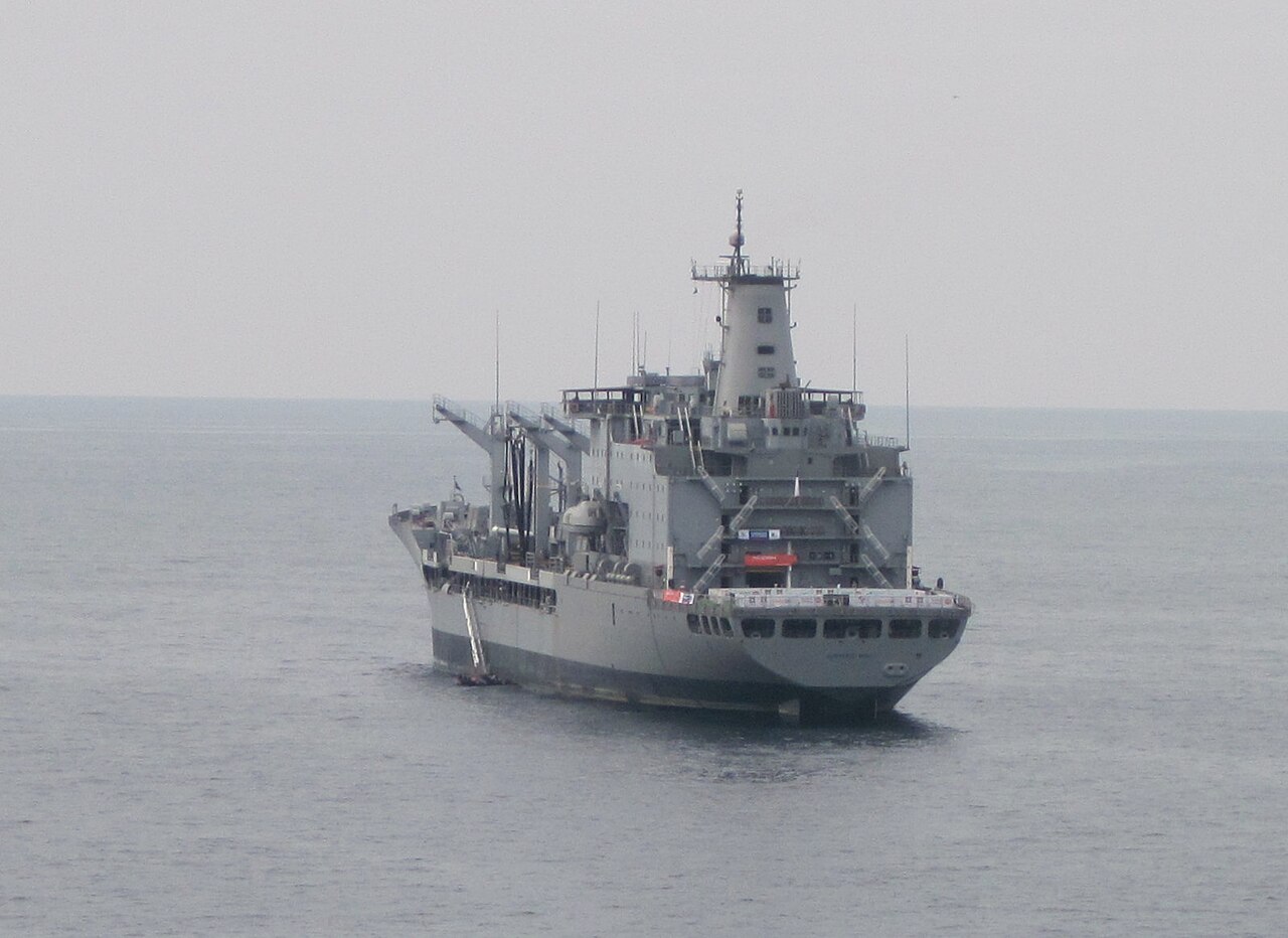 La Armada de Chile opera en aguas del Pacífico norte y suma contactos para renovar capacidades