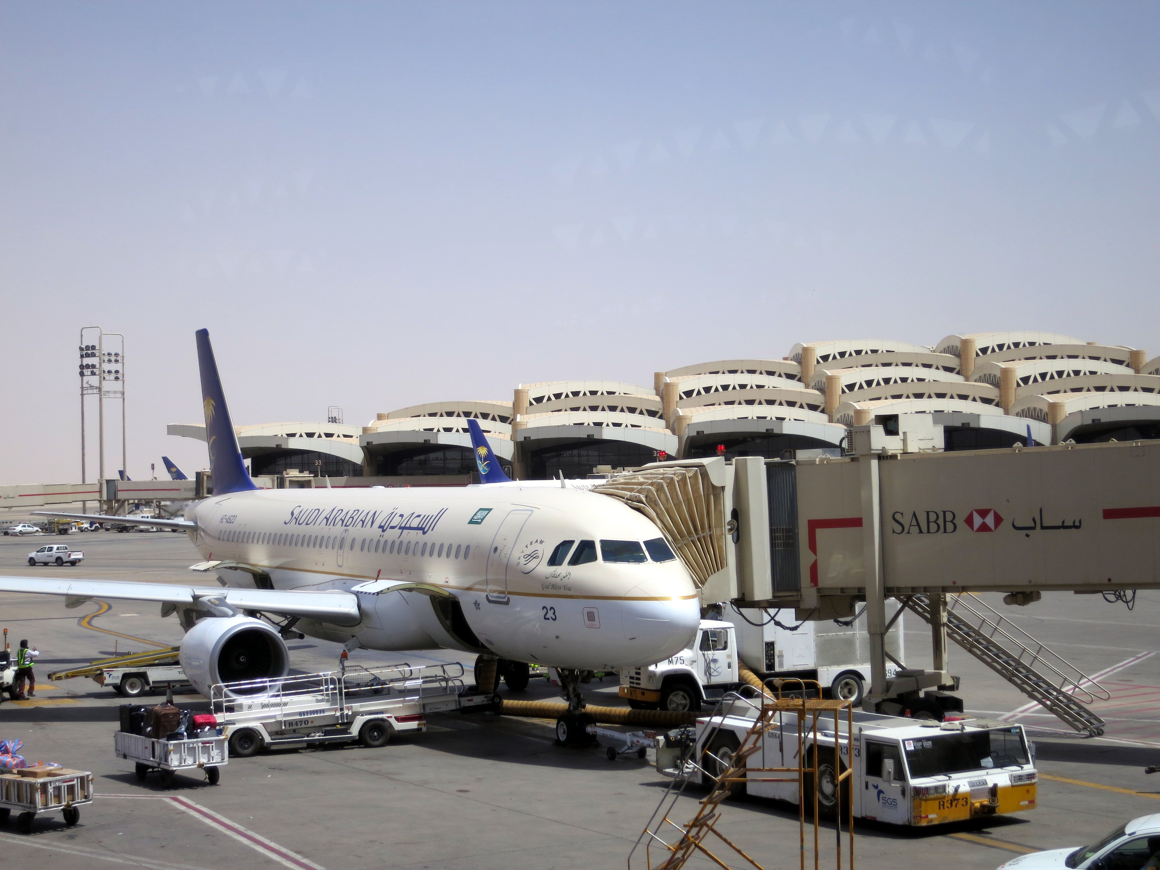 Los hutíes atacaron el aeropuerto de Riad y dejaron 12 muertos y más de 300 heridos