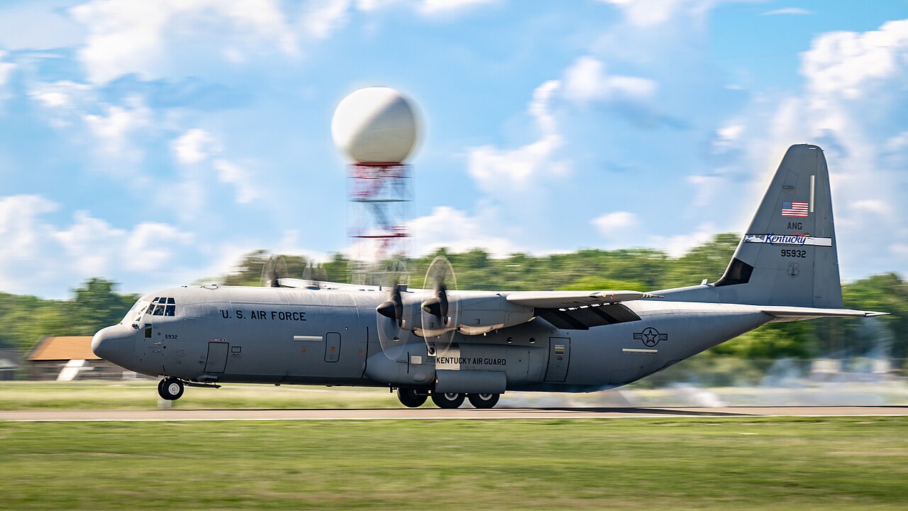 C-130J de la Guardia Nacional de Kentucky y la Royal Navy entrenaron juntos en Escocia