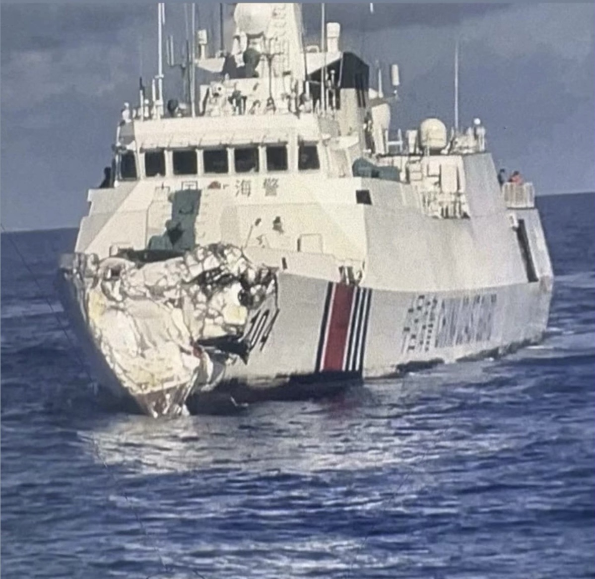 La Guardia Costera china embistió un buque filipino de abastecimiento frente a Palawan
