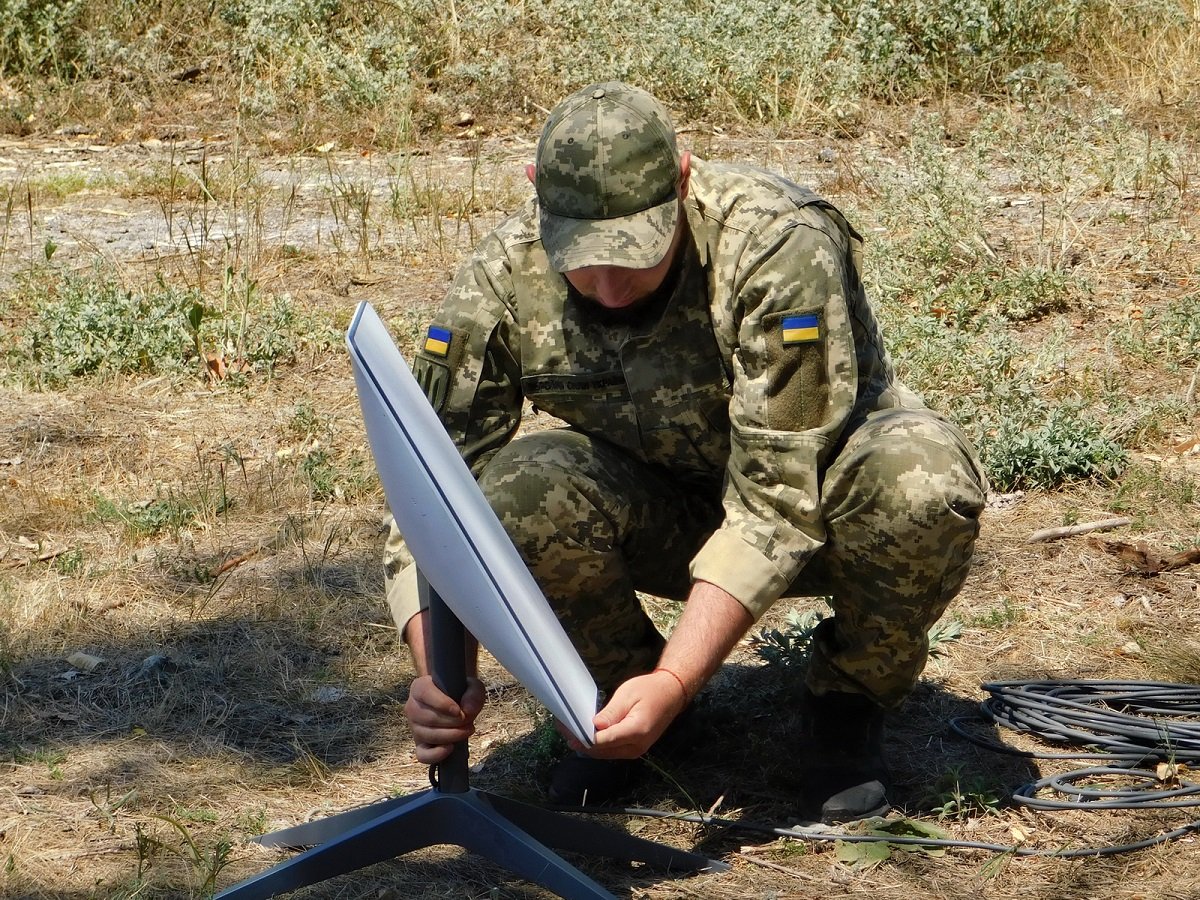 La orden de limitar el sistema satelital de Ucrania salió de la Casa Blanca