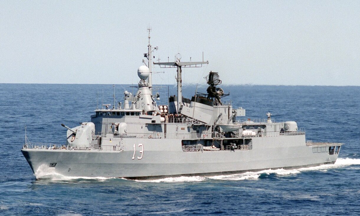 La Armada Argentina licita un nuevo puente de navegación y radios para el destructor ARA Sarandí