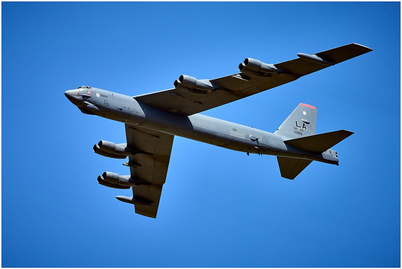 EE.UU. moderniza radares del B-52 y busca reemplazante para el Bradley
