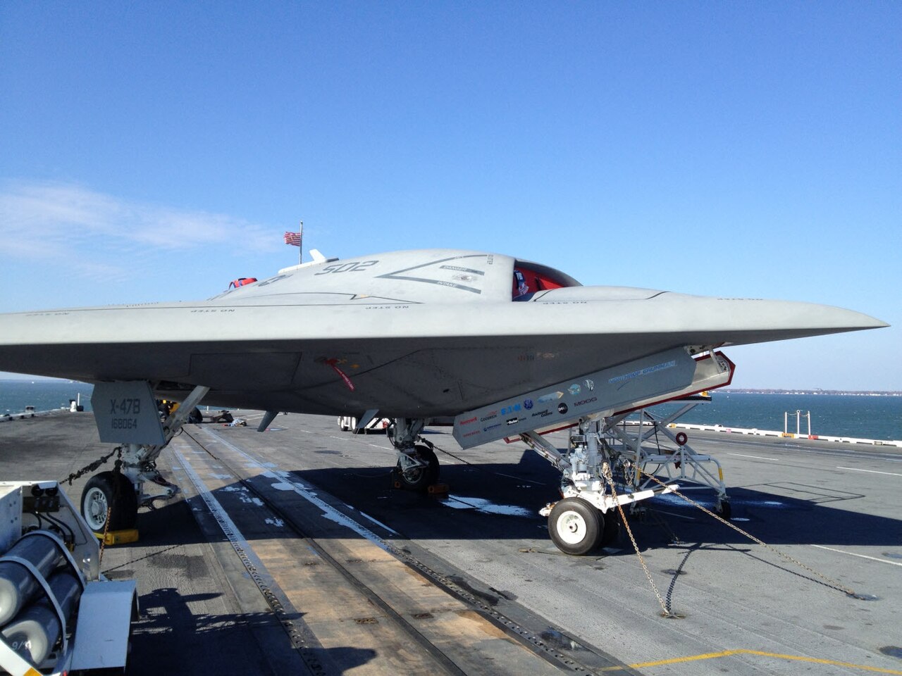 La Armada de EE. UU. busca sus primeros drones de combate embarcados, con techo de 30 millones de dólares por unidad
