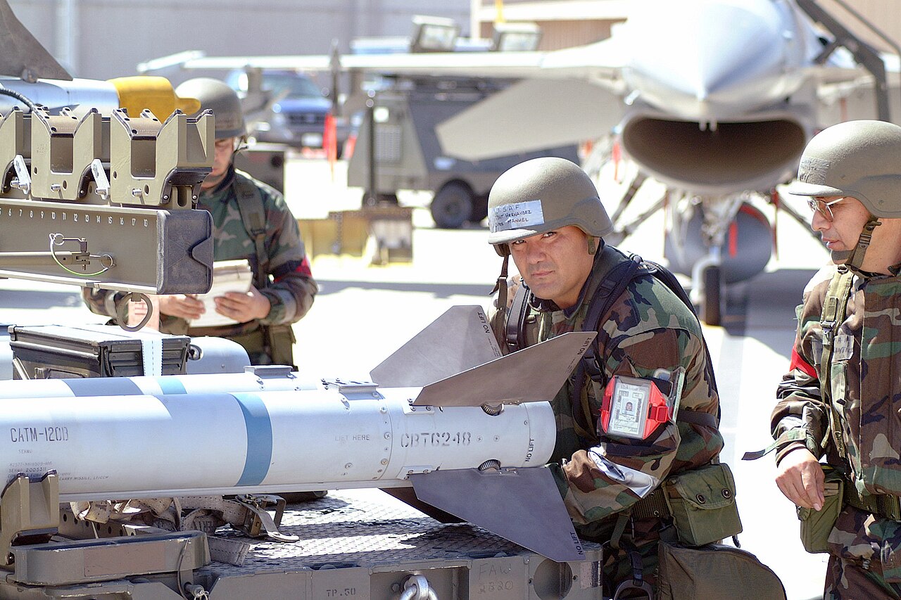 Los F-16 argentinos en detalle: AMRAAM, Litening G4 y autoprotección integrada en los pilones