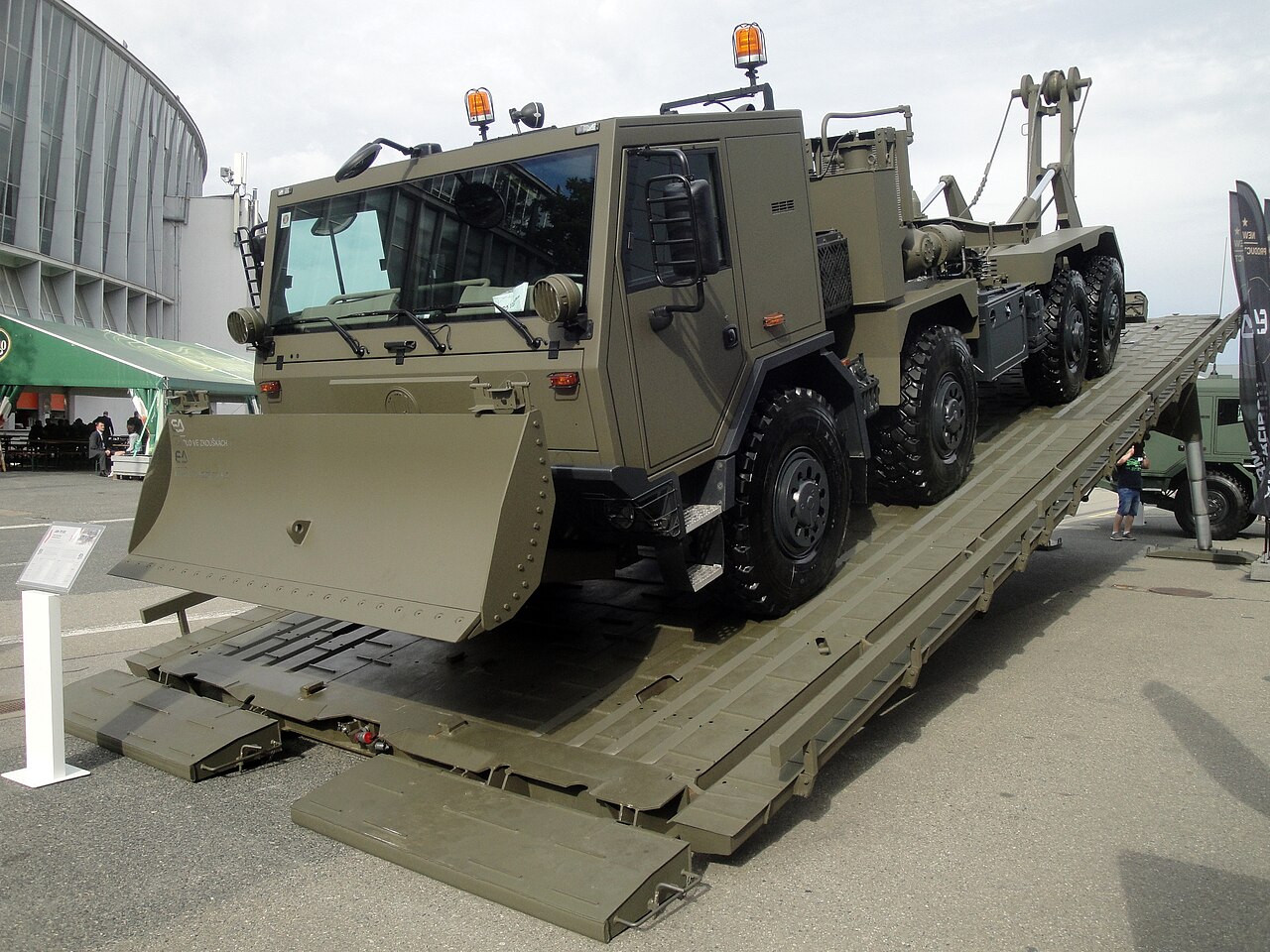 El Ejército Argentino adjudica la compra de su primer lanzapuente 8×8 checo por US$ 2,4 millones