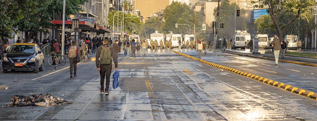 Más de la mitad de los chilenos quiere reforzar sus fuerzas armadas frente a la modernización de Argentina y Perú