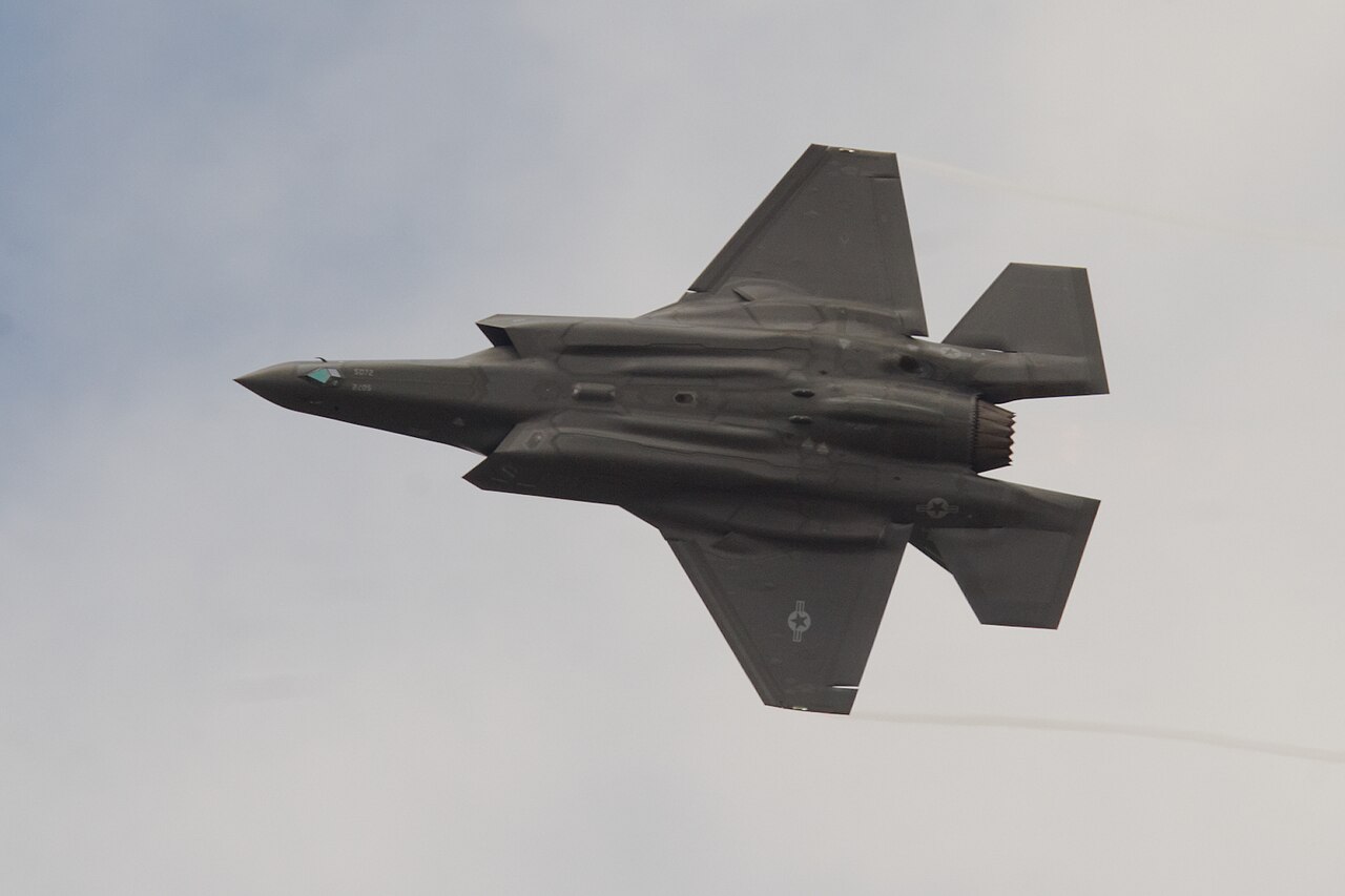 El primer F-35 canadiense voló por primera vez desde la planta de Lockheed Martin en Texas
