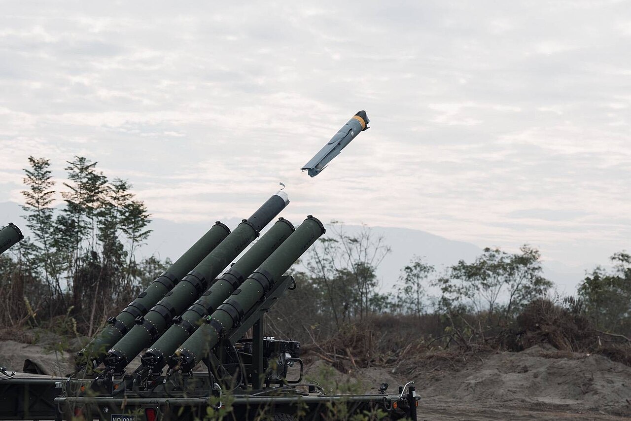 China intensifica patrullas para rodear Taiwán mientras la isla pide más de 4.500 millones de dólares para drones y misiles
