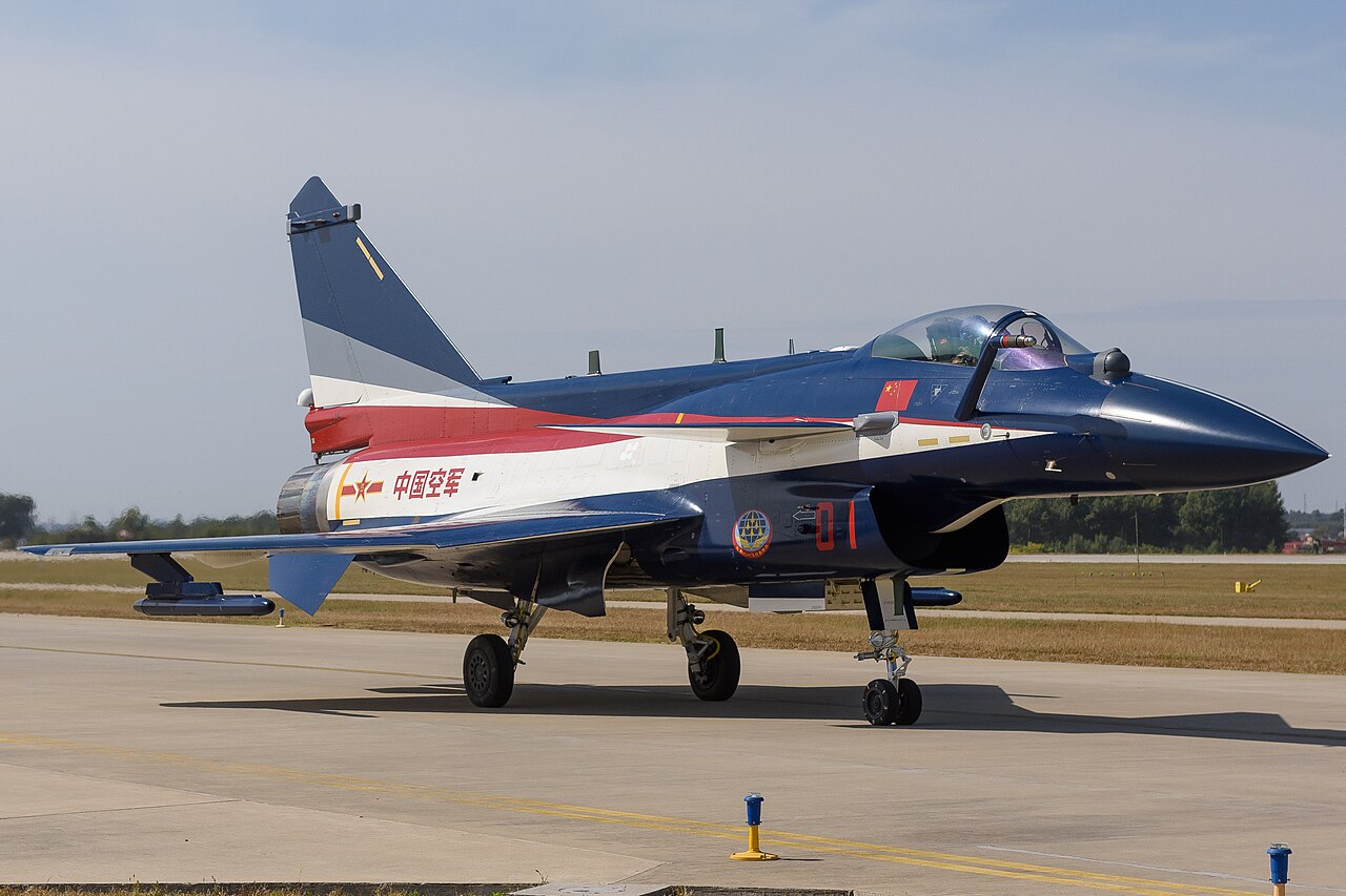 China lleva sus mejores aviones al show aéreo de Egipto