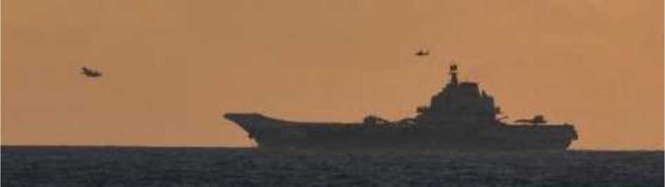 El portaaviones chino Liaoning maniobra en el Mar de Filipinas al sur de Japón