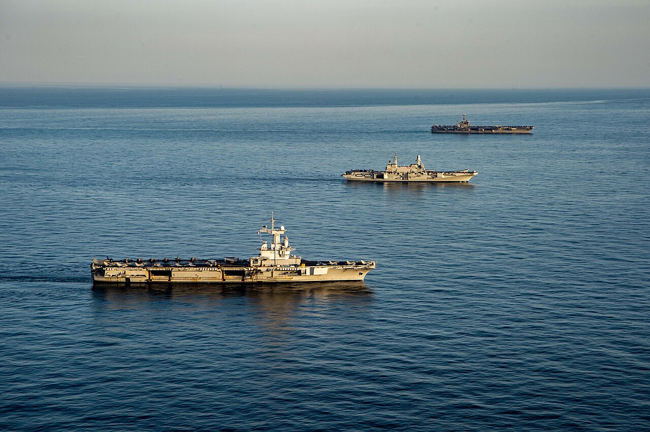 La OTAN despliega tres grupos de ataque naval en el Atlántico y el Mediterráneo