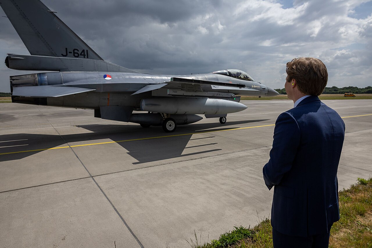 Ucrania negocia con Lockheed Martin para reparar sus F-16 en el país y asegurar misiles PAC-3