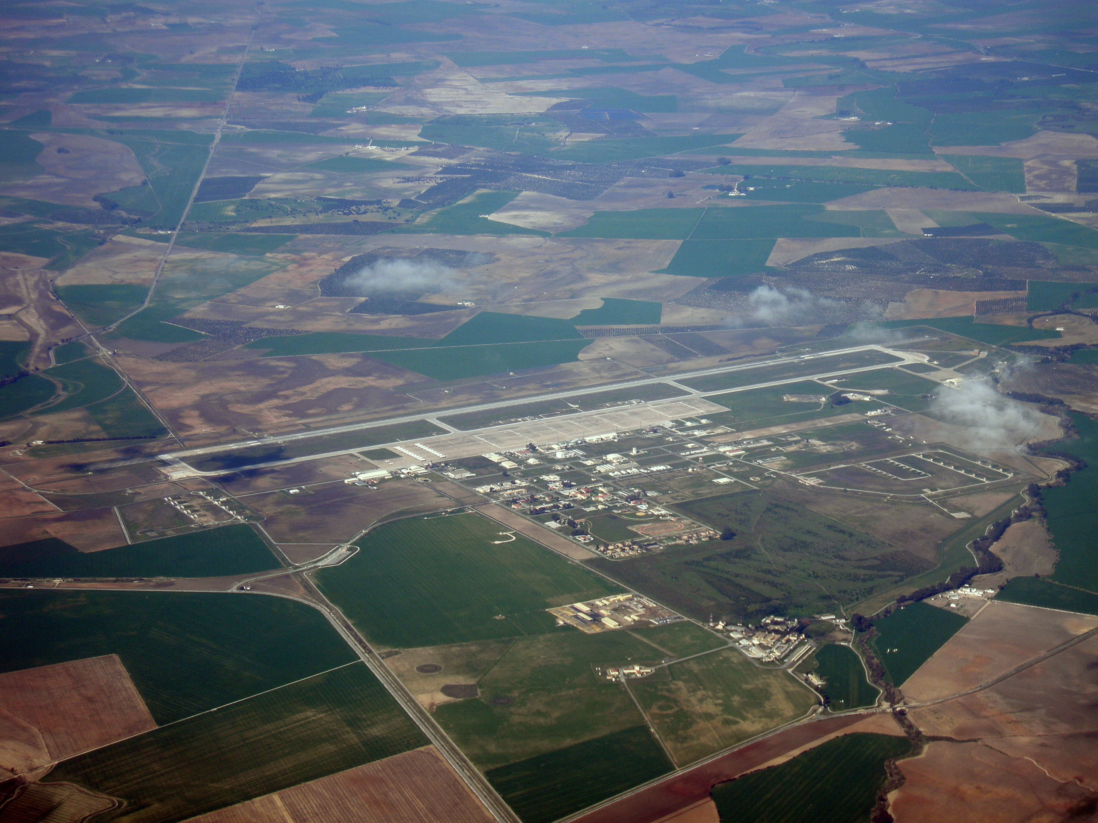 EE.UU. amplía la base de Morón para operar bombarderos B-52