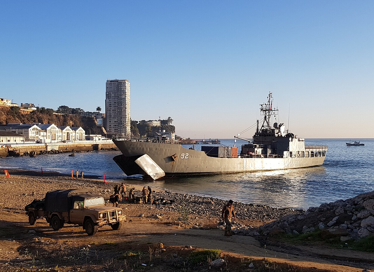 Chile despliega 3.000 soldados y toda su flota austral en ejercicios sobre el Estrecho de Magallanes