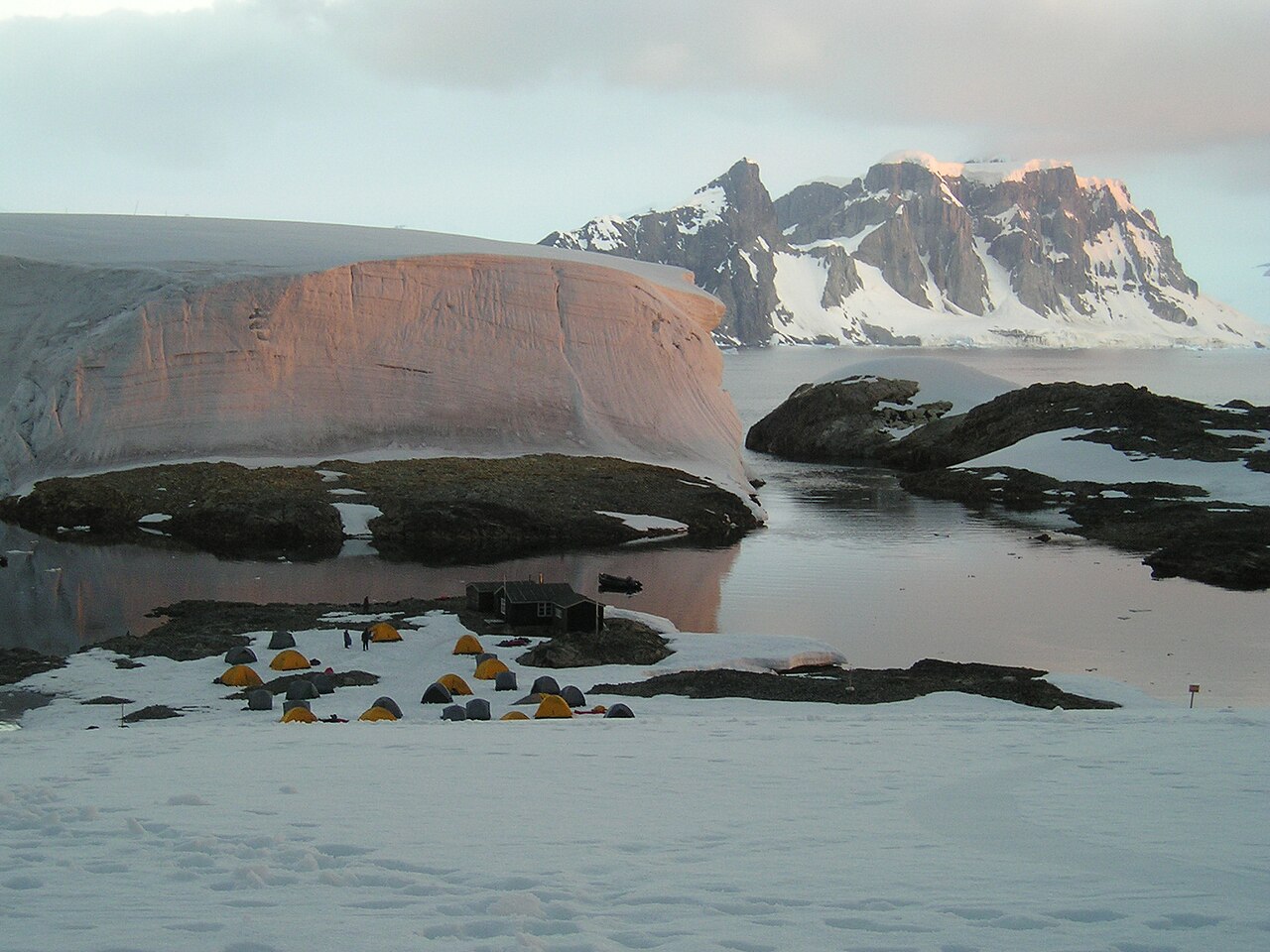 Milei firmará un DNU para una base naval en Tierra del Fuego y enviará al Congreso una ley de soberanía
