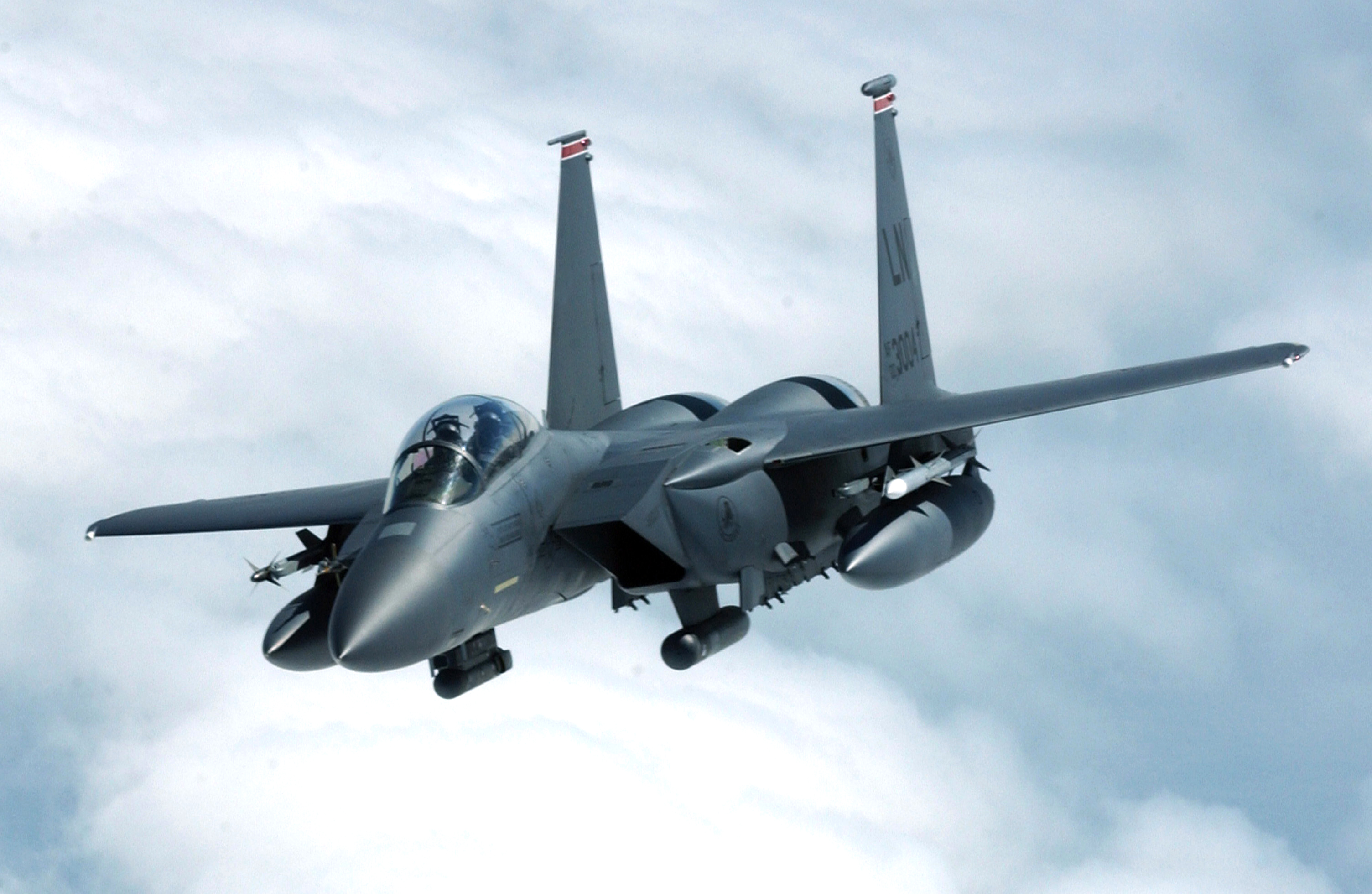 Qué le está enseñando la guerra contra Irán a la Fuerza Aérea de Estados Unidos sobre superioridad aérea