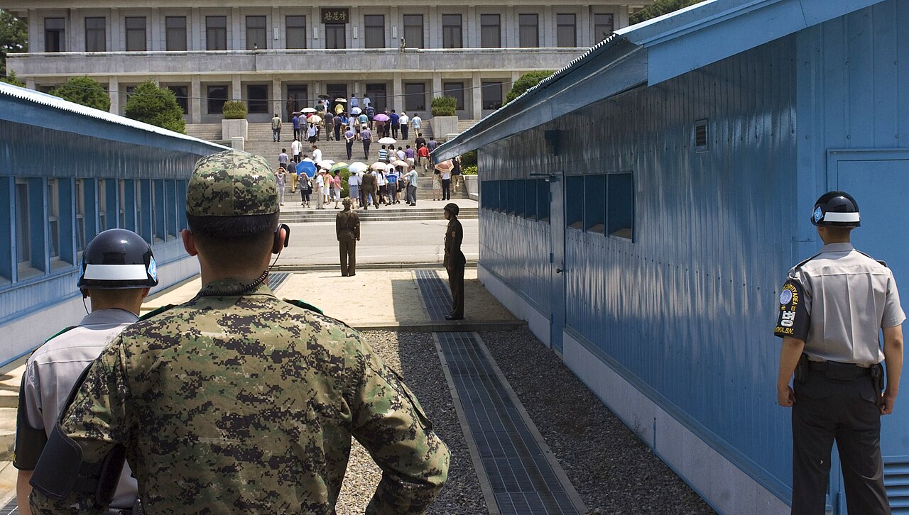 Corea del Norte lanza múltiples misiles balísticos cuatro días después del debut hipersónico del Sur