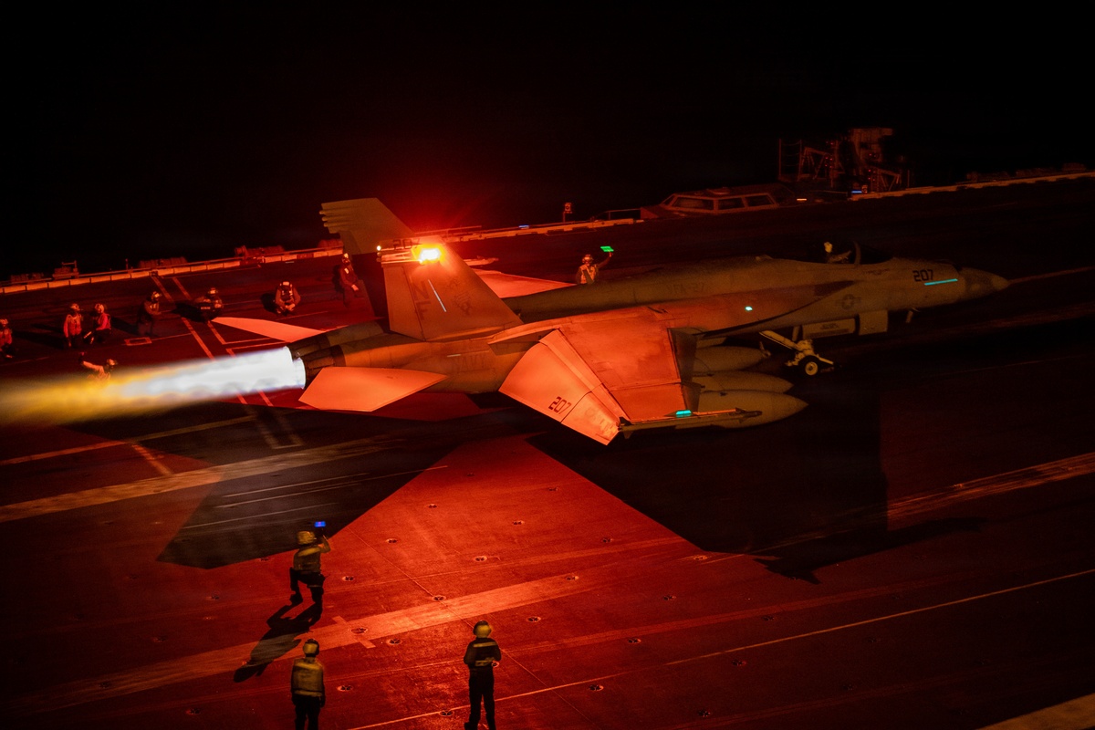 El USS Ronald Reagan sale a pruebas de mar tras 18 meses en dique, y los F-35B del Cuerpo de Marines llegan a Japón
