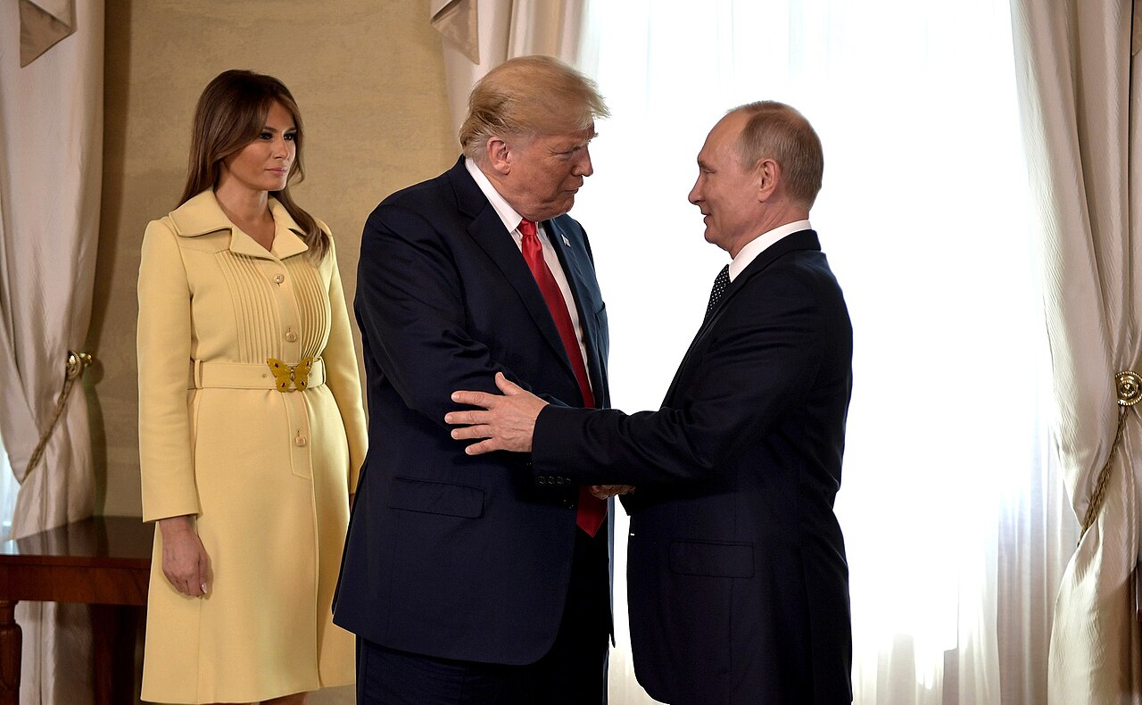 Trump acordó comprar diésel ruso en plena guerra: Kiev advierte que financia los ataques