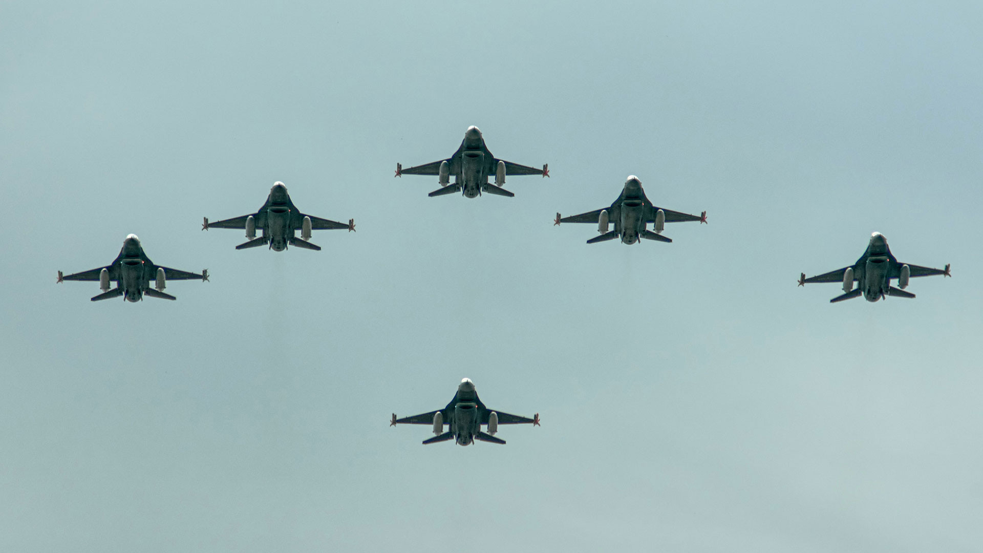 Brasil habilitó el paso de los F-16 argentinos a días del vuelo ferry desde Dinamarca