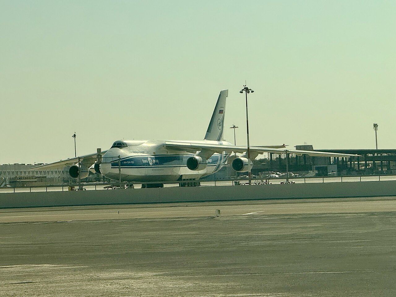 Alemania acusa a Rusia de intentar derribar un carguero An-124 ucraniano con un dron explosivo
