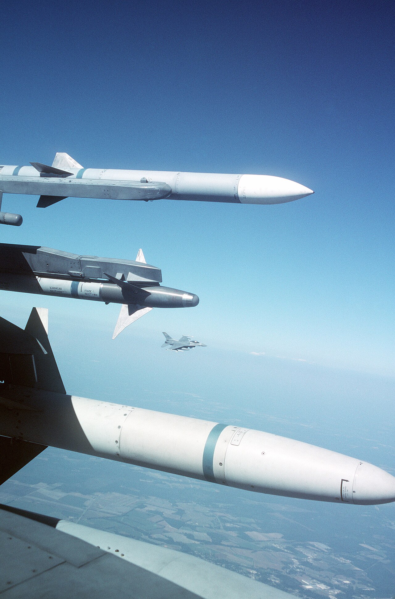 El Pentágono le encarga a Raytheon casi duplicar la producción de misiles AMRAAM por hasta 18.900 millones de dólares