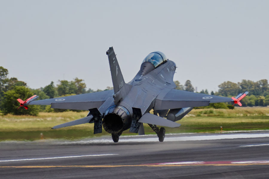 Brasil habilitó el paso de los F-16 argentinos a días del vuelo ferry desde Dinamarca
