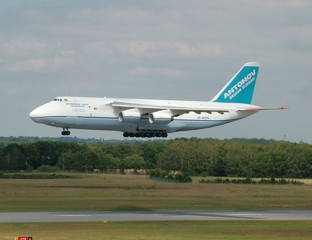 Alemania acusa a Rusia de intentar derribar un carguero An-124 ucraniano con un dron explosivo