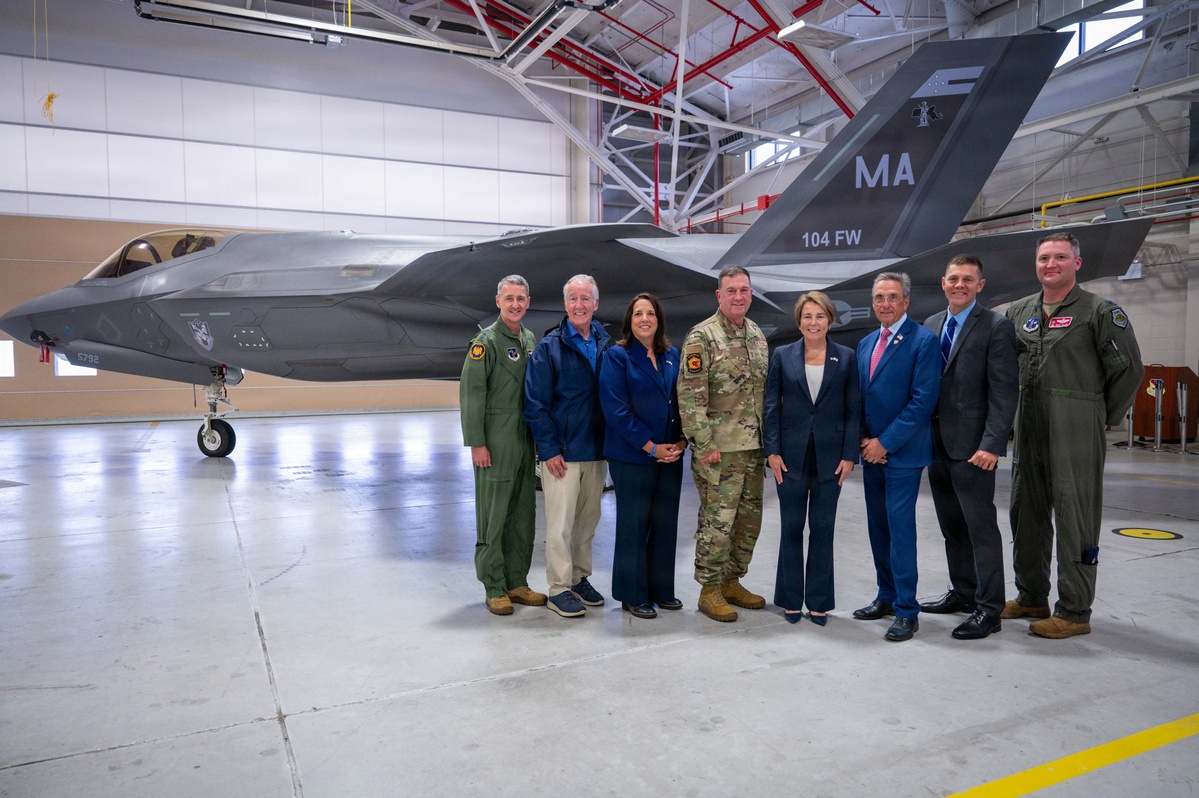Airbus lleva el Eurofighter a Portugal sin que nadie lo pida, para competir contra el F-35
