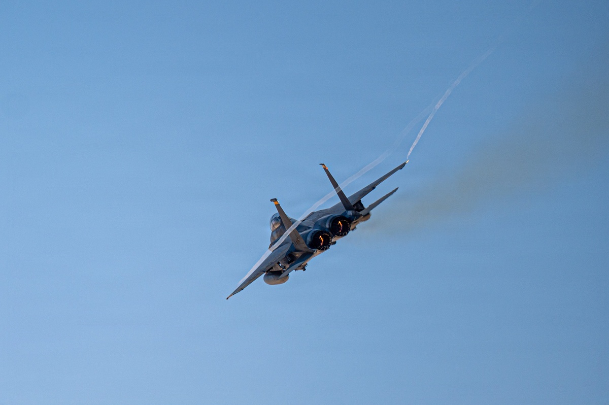 EE.UU. y Rusia exponen sus aviones de combate en el mismo show aéreo en Egipto
