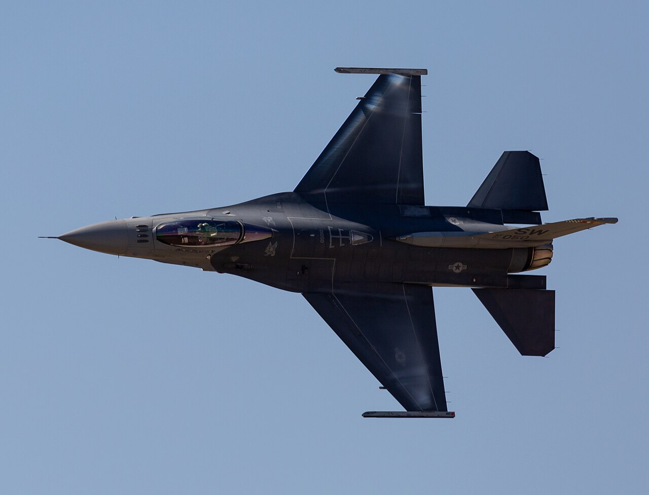 Chile desplegó F-16 en la Patagonia y un patrullero en UNITAS 2026 en la misma semana