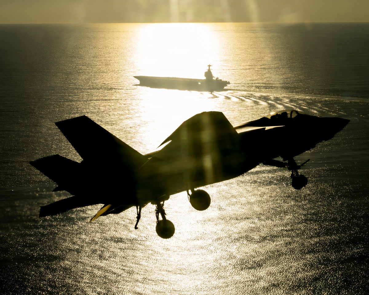 El F-35C aterrizó por primera vez en un portaaviones de clase Ford