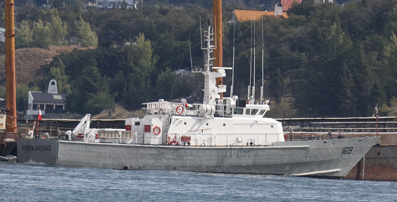 La Armada de Chile desplegó un buque en el Estrecho de Magallanes para reforzar la vigilancia austral
