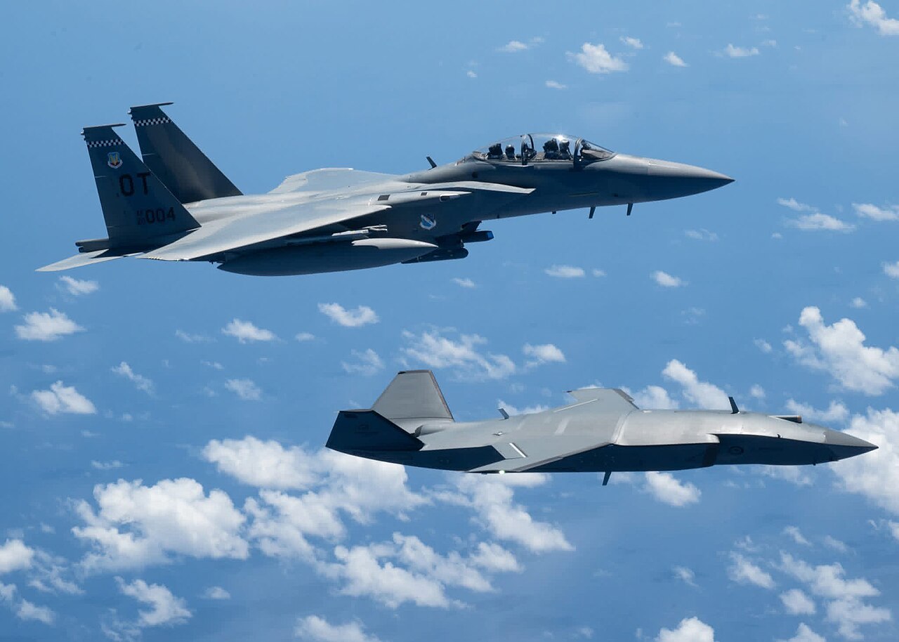 Un escuadrón operacional de F-15EX soltó bombas reales por primera vez