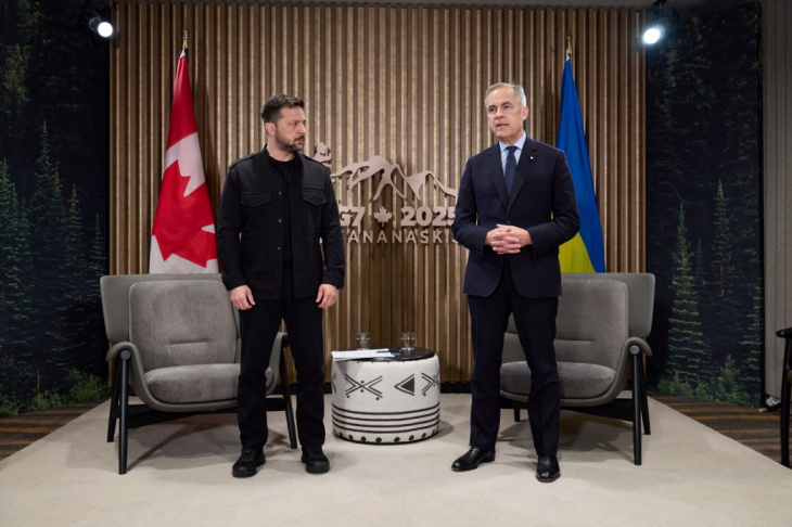 Canadá y Ucrania firman un pacto de 100 años y lanzan un mercado conjunto de drones militares