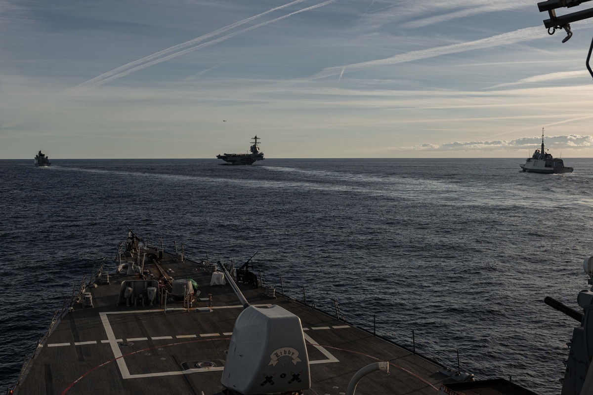 La OTAN despliega tres grupos de ataque naval en el Atlántico y el Mediterráneo
